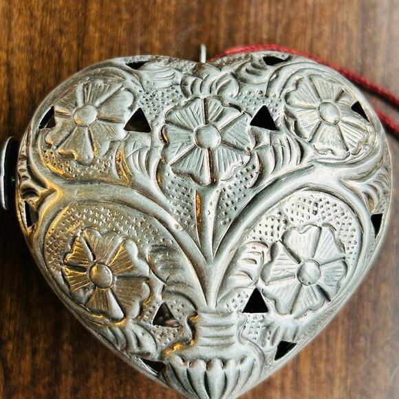 Vintage Metal Heart Shaped Room Freshener Closet Pompadour - Picture 2 of 11